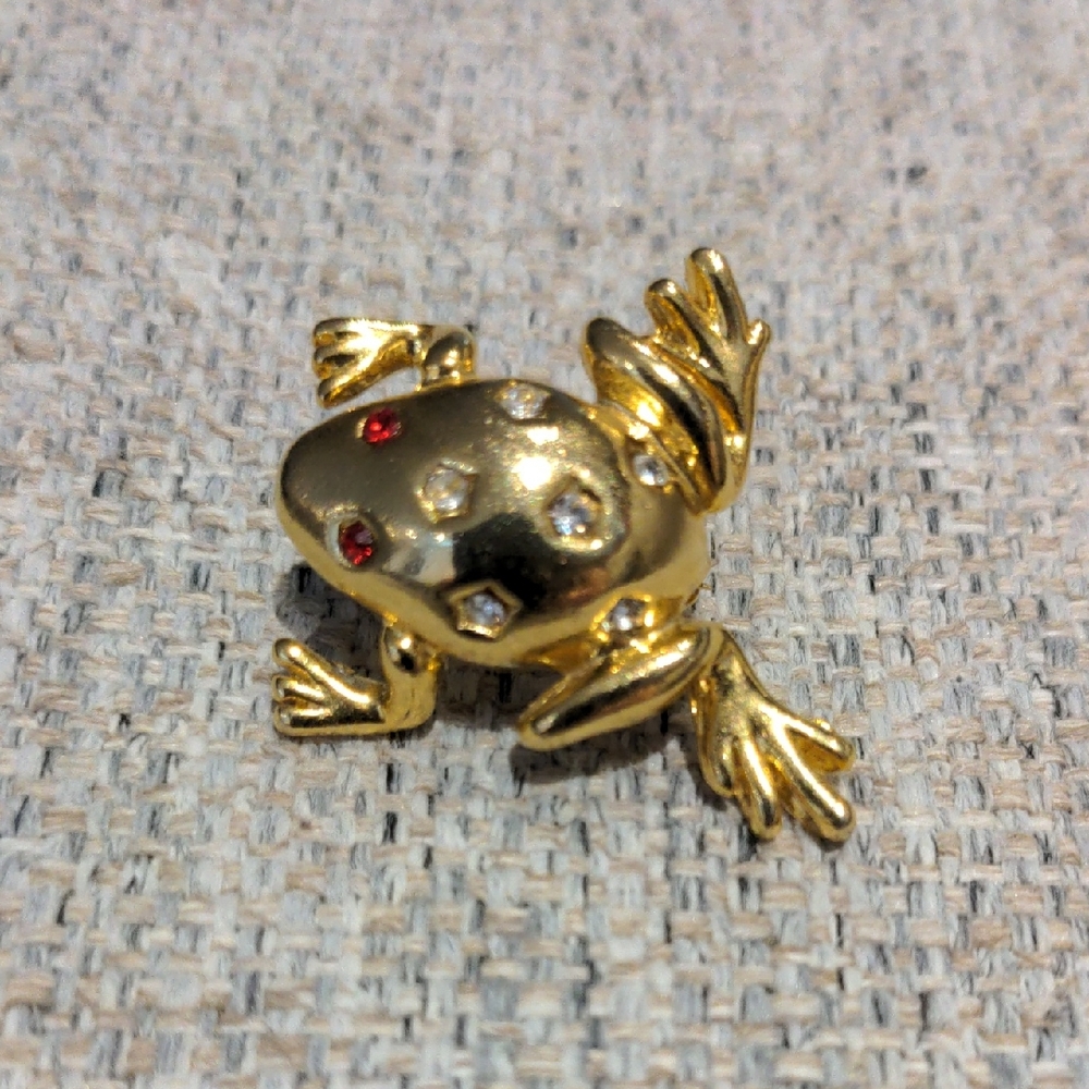 Fashion Jewelry Gold Frog Brooch with Red and Clear Details